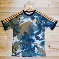 美品✨ アディダス adidas Tシャツ 半袖 カモ柄 迷彩柄 総柄 アディダスオリジナルス ロゴ刺繍 ラグラン袖 y2k オレンジラインカモフラージュ ロゴデザイン リアルツリー ツリーデザイン オレンジライン 3本ライン 3ストライプ