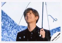 【中古】生写真(ジャニーズ) Hey! Say! JUMP/中島裕翔/横型・バストアップ・衣装黒・左手傘持つ/「White Love」PV＆ジャケ写撮影オフショット/公式生写真