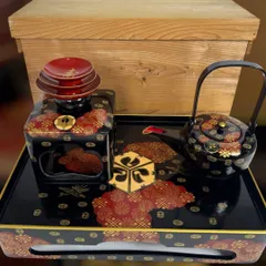 B385b 三節句図三ツ組杯(黒塗台付)朱漆塗杯　木製　木箱付　骨董 B385b 三節句図三ツ組杯(黒塗台付)朱漆塗杯 木製
