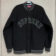 極美品 Supreme Ｍサイズ フード付きツイルバーシティジャケット 黒 極美品 Supreme Mサイズ フード付きツイルバーシティジャケット