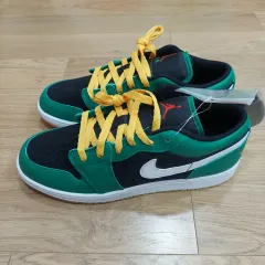 新品 NIKE(ナイキ) ジョーダン ロー キッズ スニーカー 手っ取り早い処分です 売ってますよ^^