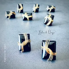 ブラックオニキス✨ワイヤーラッピングスタッドピアス⭐︎天然石・ 金属アレルギー対応・真鍮ゴールドワイヤー・ハンドメイド・送料無料