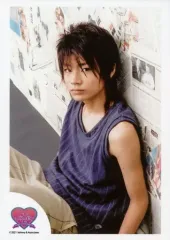 【中古】生写真(ジャニーズ) Kis-My-Ft2/横尾渉/膝上・座り・トレカサイズ/「復刻版ミニフォト」/『miniphoto』/LOVE HARAJUKU Est 1988 Johnny’s Shop in Harajuku