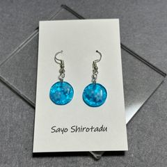 ピアス　青色　花入り