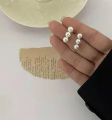 3連パールピアス　シンプル　オフィス　韓国　上品　大人可愛い　ゴールド　
