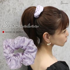 ♥シュシュ♥ヘアアクセサリー☆日本製シルク生地100％で1点ずつ職人が作ったかわいいシュシュです！少し小ぶりですが、控えめでありながらオリジナルの総柄がとても上品♪お子様のヘアアクセとしても◎和装にもばっちりあいます！（ラベンダー）
