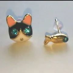 ハチワレ猫ピアス