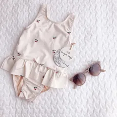 新品 大人気　子供　水着 キャップ付き　チェリー柄　さくらんぼ