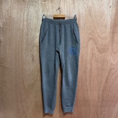 希少【denim by vanquish fragment / デニム ヴァンキッシュ フラグメント  【商品名】ロゴ プリント/ペイント/スウェットパンツ/パンツ ジョガーパンツ