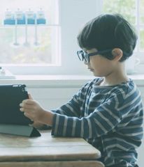 HoldOn Ai/Glasses（子供用）｜子どもの姿勢改善&近視進行の抑制予防【新品・未開封】