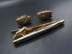 YVESSAINTLAURENT イヴサンローラン ロゴプレート ネクタイピン カフスボタン カフリンクス 2点セット メンズ ゴールド系 DH1620 冠婚葬祭 結婚式 葬式