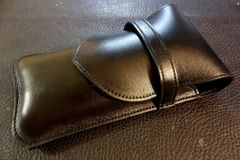 ◆フルレザーフラップド万年筆ケース◆高品質国産本牛革キップレザー 立体成型 BLACK 5本挿し 太軸対応日本製 ペンケース 黒　革