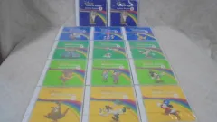 ＊再生保証あり＊h7812【2019年4月17日発売　最新版　リニューアル版】 ディズニー英語システムワールドファミリー　DWEメインプログラム内　絵本(DWEブック）用のCD「Story　and　Songs」14枚　冊子2冊のみ　幼児英語教材