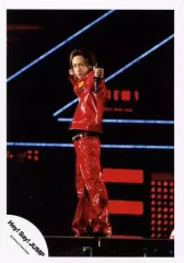 【中古】生写真(ジャニーズ) Hey! Say! JUMP/八乙女光/ライブフォト・全身・衣装赤・体左向き・両手上げ・左手マイク/公式生写真