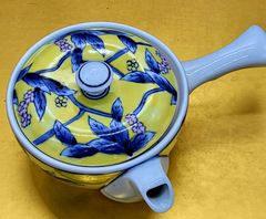 伊万里焼　徳七窯　色絵黄濃草花紋様急須