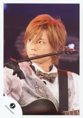 【中古】生写真(ジャニーズ) Kis-My-Ft2/北山宏光/ライブフォト・バストアップ・衣装銀白・ギター・目線左/公式生写真