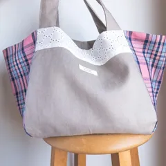 リネントートバッグ　大きめ　4枚はぎ　チェック柄　ピンク　レース　パッチワーク　ハンドメイド