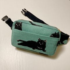 ハンドメイド 】キッズサイズ ドレスエプロン ＊ピアノの上の猫