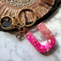 pink shell♡ローズクォーツ　レジンイニシャルキーホルダー　U