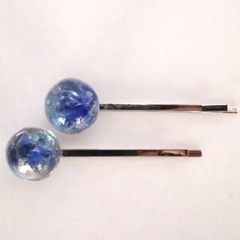 ハンドメイド レジン ヘアピン ヘアアクセサリー 青 地球 惑星 星 宇宙 夜空 彗星 ほうき星 星空 銀河 海 深海 ブルー クリア キラキラ 爽やか クール プチギフト プレゼント 誕生日 クリスマス