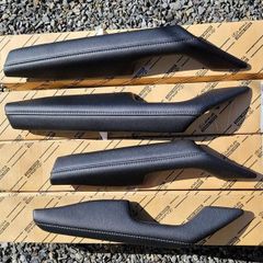 新品未使用 トヨタ純正 gun226 ハイラックス ドアハンドルプロテクター