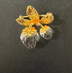 スワロフスキー　ブローチ