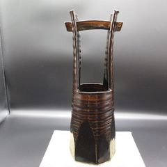 ★陶器 瀬戸物 美濃焼 手桶型 黒釉 花器 花生 花瓶 ≪手作り≫ 置物