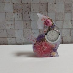 ねこさんの置時計(ピンクのシルバーデイジーと薔薇)