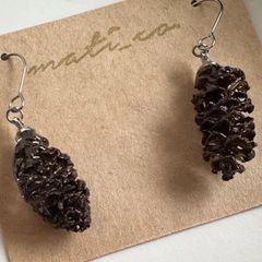 松ぼっくりなピアス　シルバー　No.89のサムネイル