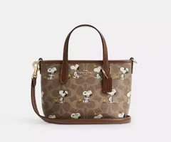【COACH X PEANUTS】モリー トート バッグ 25 スヌーピー COACH OUTLET｜【COACH X PEANUTS】モリー トート バッグ 25
