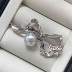 パール ダイヤモンドブローチ コサージュ 18KWG 0.33ct - メルカリ