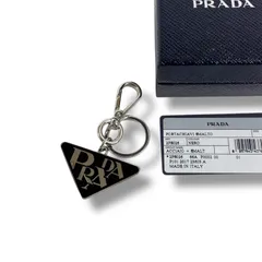 プラダ　PRADA トライアングルロゴ　キーチェーン　キーリング　ブラック　黒　三角ロゴプレート　バッグチャーム