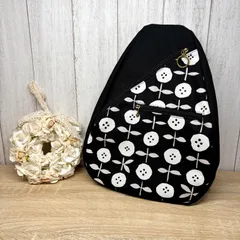 らてさら　しずく型ボディバッグ(M)/マルチケース　ハンドメイド らてさら様専用 しずく型ボディバッグ(M) ハンドメイド 賢い