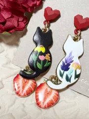 苺ゆらゆら柄猫ピアス　s925