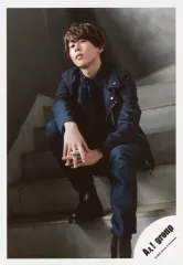 【中古】生写真(ジャニーズ) Aぇ! group/末澤誠也/全身・衣装黒・座り・両手重ね・階段/Johnnys’ ISLAND STORE グッズオフショット’20夏/公式生写真