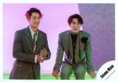 【中古】生写真(ジャニーズ) Snow Man/岩本照・渡辺翔太/横型・膝上/シングル「タペストリー / W」MV＆ジャケ写オフショット/公式生写真