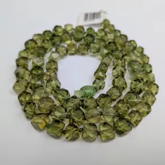 【最終価格！大特価】グリーン琥珀 ロングネックレス 約5〜6mm 約62cm アンバー グリーン 緑 軽いつけ心地