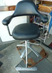 【直接お渡し品】美容室用　カット椅子　中古
