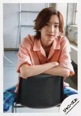 【中古】生写真(ジャニーズ) なにわ男子/道枝駿佑/膝上・座り・衣装ピンク・青・腕組み・足開き・口閉じ/「ジャニーズJr.8・8祭り～東京ドームから始まる～」グッズオフショット/公式生写真