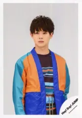 【中古】生写真(ジャニーズ) Hey! Say! JUMP/有岡大貴/バストアップ・衣装水色オレンジ青・体やや右向き・顔正面/「Hey!?Say! JUMP?LIVE?TOUR?SENSE?or LOVE」グッズオフショット/公式生写真