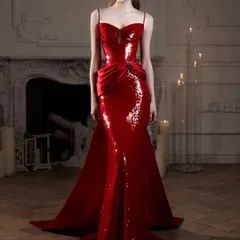 スパンコールが煌びやかでお花にリボンがオシャレなロングドレス