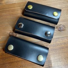 【キーケース】金具3色   ブラック　茶芯  本革 レザー トラッカーウォレット風