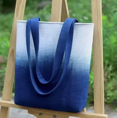 藍染グラデーションバッグ　手織り布 × 草木染　ハンドメイド ハンドバッグ　　エシカルファッション ユニセックス　オリジナルデザイン トートバッグ / ナチュラル素材  SGYP164