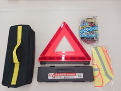 エマージェンシーキッド（三角停止表示板・蛍光ベスト・ブースターケーブルの3点セット)