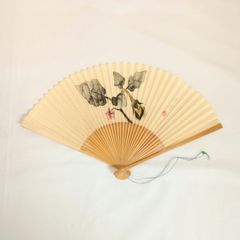 扇子　和扇子　和装小物　肌色　紫の花と葉っぱの模様　ストラップ付き　昭和レトロ　AKT7-4