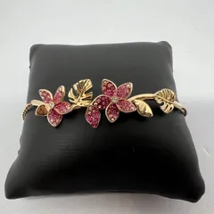 【中古】 SWAROVSKI （スワロフスキー） ﾄﾛﾋﾟｶﾙﾌﾗﾜｰ ｸﾘｽﾀﾙﾌﾞﾚｽﾚｯﾄ ブランドジュエリー ブレスレット/バングル/アンクレット ﾗｲﾝｽﾄｰﾝ ﾋﾟﾝｸ ﾌﾗﾜｰ 花 Gema  5521058 used:A