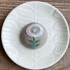 刺繍【ヘアゴム】【ポニーフック】【ブローチ】選べるパーツ　no.58