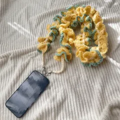 ボリュームたっぷり！ふわふわフリルのスマホショルダーストラップ❁handmade