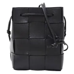 ボッテガ・ヴェネタ BOTTEGAVENETA バッグ レディース ブランド ショルダーバッグ マキシイントレチャート スモール カセット クロスボディバケットバッグ レザー ブラック 680218 黒 コンパクト おしゃれ 斜め掛け 【中古】