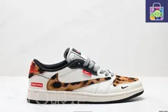 新品未使用タグ付　リバーススウォッシュNIKE NIKE × TRAVIS SCOTT】逆スウッシュのAIR JORDAN 1 “BRED TOE”が
